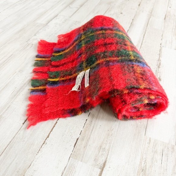 Vintage 60s 70s Brushed Wool Tartan Plaid Scarf Red Fuzzy Italy Alexander’s - Picture 2 of 9